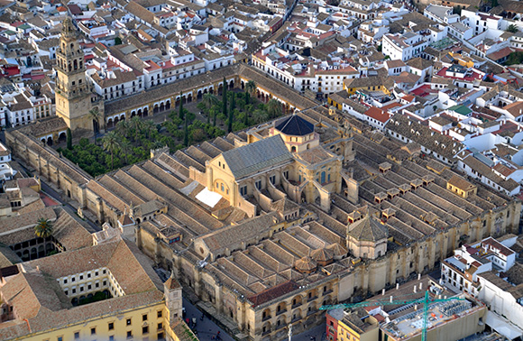 Disfruta de estos increíbles monumentos viajando en AVE por España